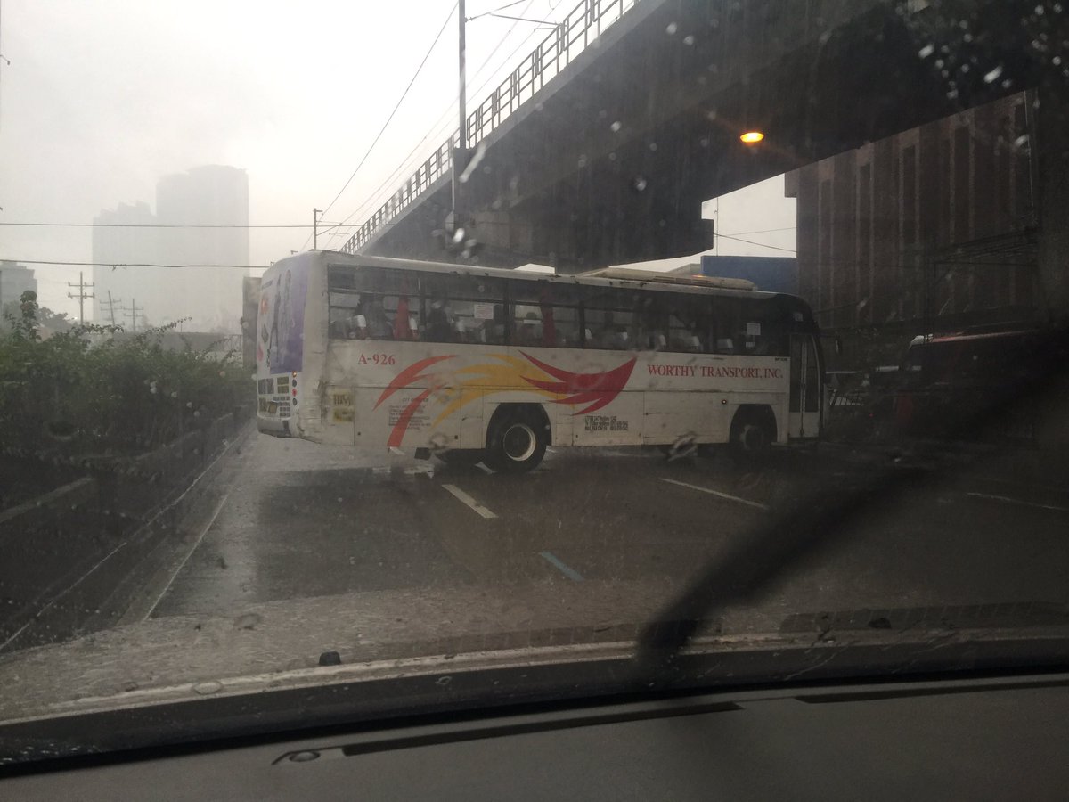 Bus overspeeding along EDSA right after Ortigas Avenue #gmanews