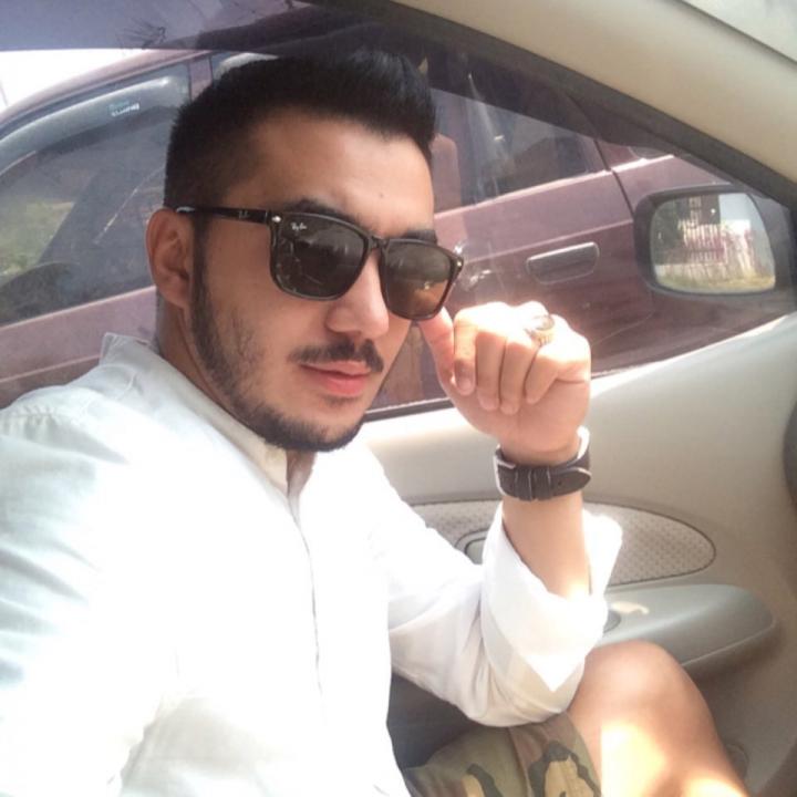 Come hangout with me on #BIGOLIVE. web.live.bigo.sg/2117806439_148…