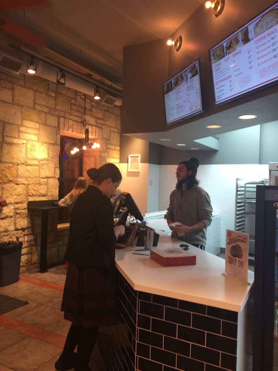 dananordyke's tweet photo. Three words: hot. box. cookies. #KACE16 https://t.co/T8cjK0XLDa