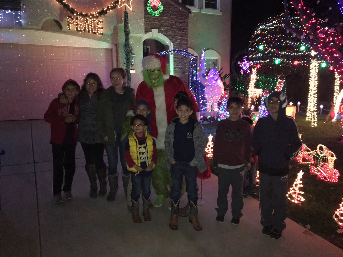 holymoly67's tweet photo. Our first visit of 2016 to see the Visalia Grinch Light show https://t.co/uDaJcRP7Wi