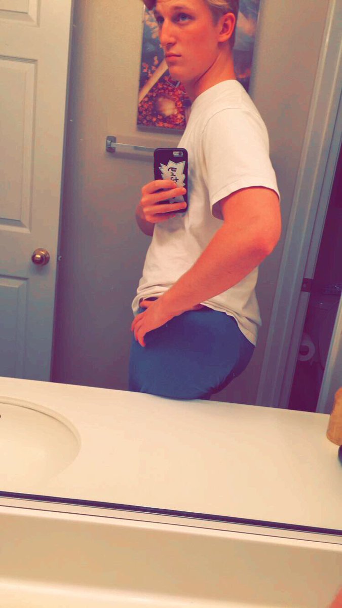 drewtinga's tweet photo. #FatAssChallenge https://t.co/tu8vnVhDyR
