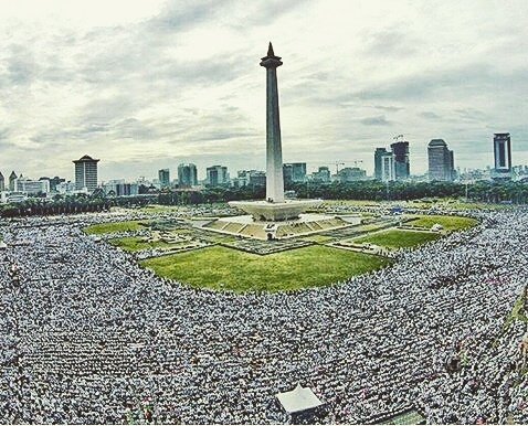 Defisetyorianti's tweet photo. MashaAllah merinding liatnya aksi damai 121 #SuperDamai212 https://t.co/0HvHDlpbbj