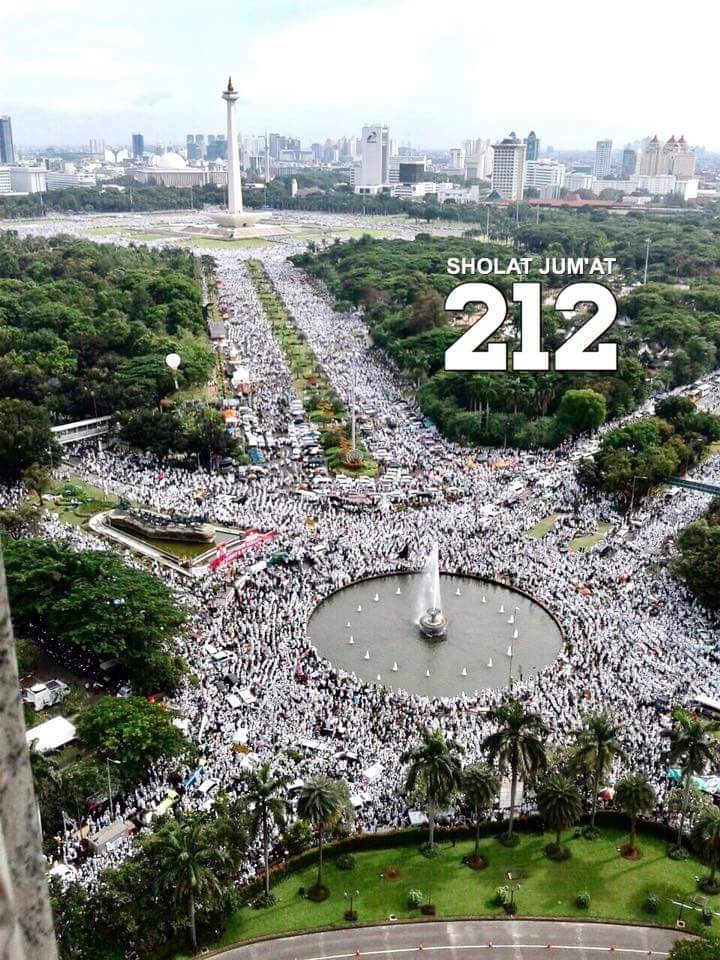ana_khoz's tweet photo. REKOR Hanya jamaah Masjid Haram yg ngalahkan jmlh jamaah #ShalatJumatMonas 212.  Subhanallah  Allahu Akabar
#AksiDamai212 #KitaBisaDamai https://t.co/QG4NT01j3R