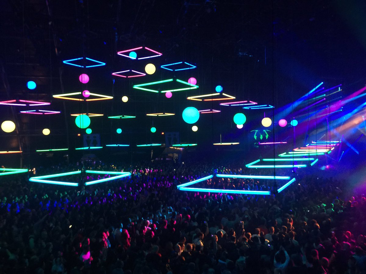 Werner's tweet image. Awesome production at the #aws #Reinvent #replay party