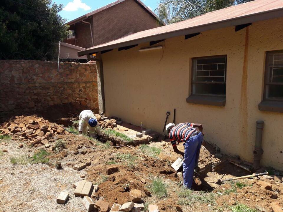 AardAteljee's tweet photo. House de Wet | Rustenburg 
Renovations &amp; Additions 

Construction has started | Open Building 

Contractor: Andries van Straten 
Van Straten https://t.co/ZtDdHPwwGU