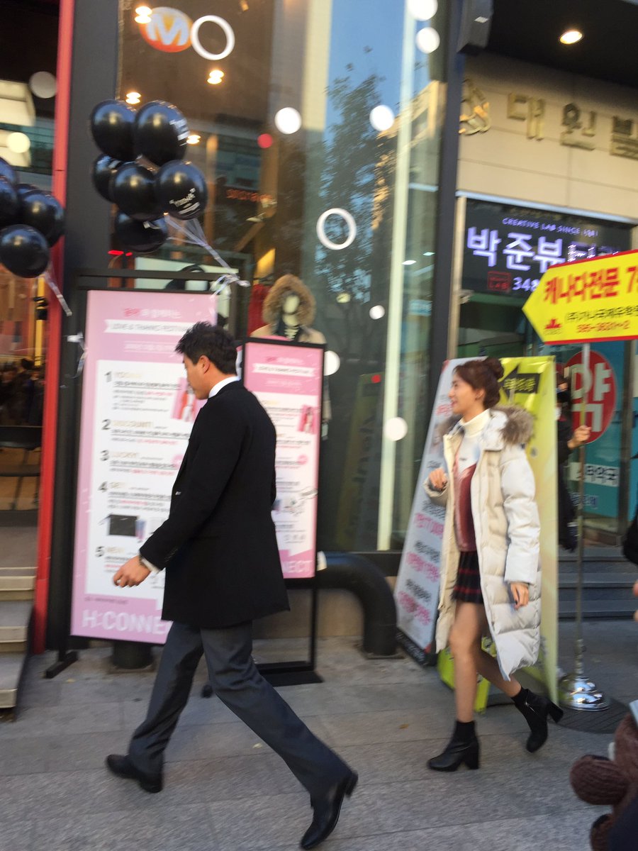 [PIC][02-12-2016]YoonA tham dự sự kiện Fansign "Love & Thanks Festival!" của thương hiệu H:CONNECT tại Gangnam Flagship Store vào chiều nay CypvThDUUAAzeTG