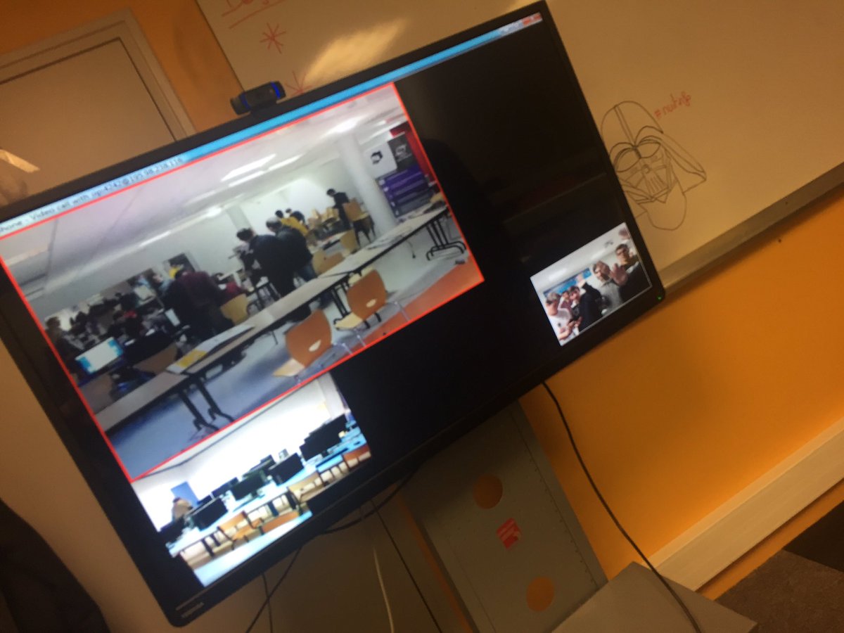 CrackersPaul's tweet photo. Tout le monde a disparu. On est les seul actif 😕
#nuitinfo #DarthCoder @DarthCoderExia https://t.co/qf3cnn9LHV