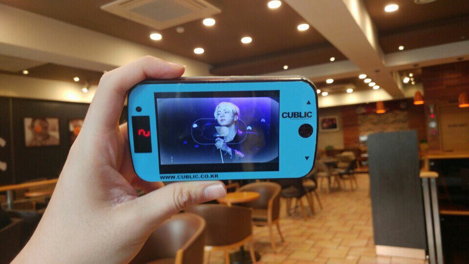 evermomentwith7's tweet photo. 【🎂】JIN 25th BD PROJECT

韓国のカフェ15店舗に無事振動ベルが設置されたようです*\(^o^)/*
JINism様（@921204_J）の素敵なお写真を使用し作成した動画は、本日〜12/8迄放映されますので、渡韓する方は是非とも見てみて下さい😁💕 https://t.co/ixA279CLDa