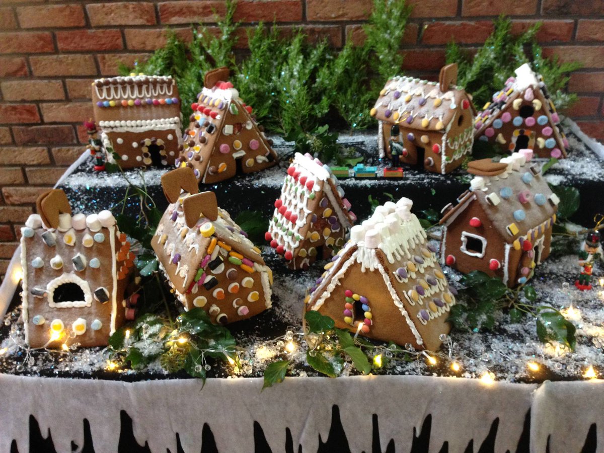 bfastmet's tweet photo. Come along and see our Gingerbread village at the #LinenLounge, great work by Mark Magee and his bakery students! 🎄 🎅 #makeitatthemet https://t.co/RpEGkPyOGf