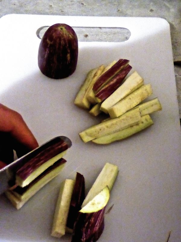 nomadicboys's tweet photo. Sri Lankan aubergine curry recipe https://t.co/ORhn1Empaj #gaytravel, #travel https://t.co/bPVuZQe7R0