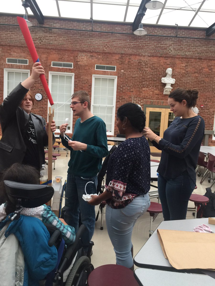momandmad's tweet image. After school Social Skills Club had some special guests today! #funbuilding towers=teamwork!@MikeDufrene30 @tweetwps @skish_sped