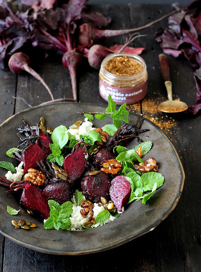 BAHARAT ROASTED BEETROOT SALAD with salted caramel walnuts #exoticspices eatartblog.com/2016/12/02/bah…
