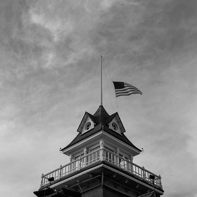 QuirkyCamera's tweet photo. https://t.co/ikFdPRZM7R visually different architecture over the pond in the US of A. I wonder what will come of things considering its been https://t.co/z3Obj4tKSP