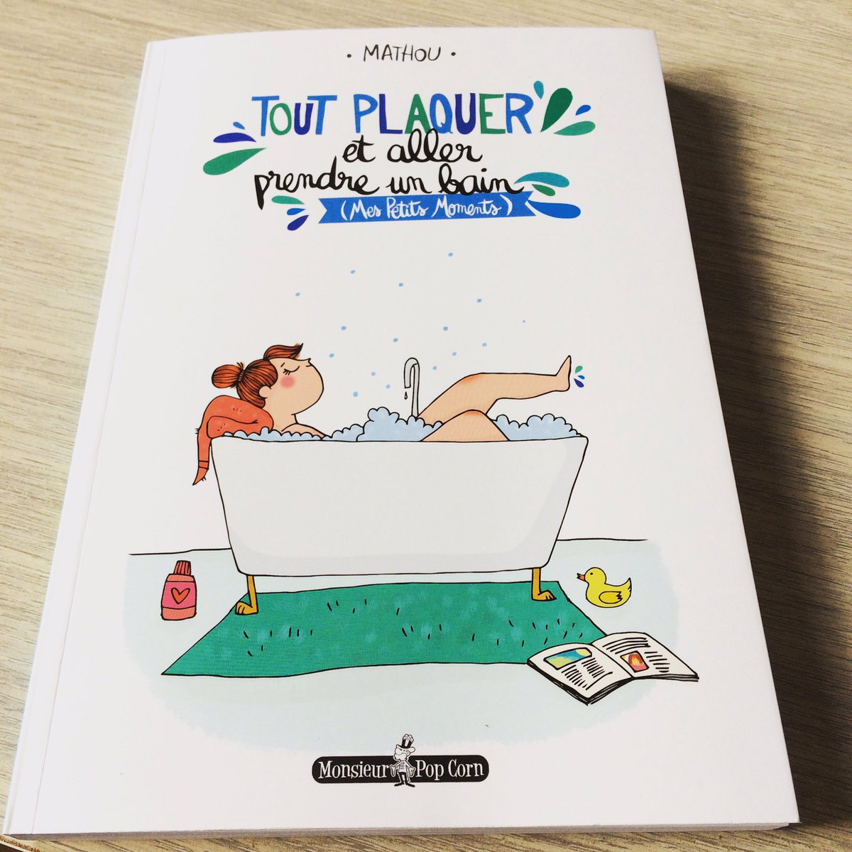 AmandineG49's tweet photo. Gros coup de coeur pr "Tout plaquer et aller prendre un bain" par @MathouV @MonsieurPopCorn :parfait cadeau de Noël
https://t.co/M8yeQJetJh https://t.co/LaPkT5tBA6