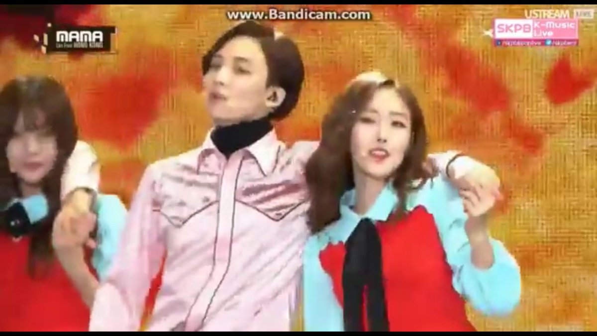 ARTivitis's tweet photo. SINHAN IS OFFICIAL DON'T FIGHT ME ON THIS 💕 SINBAE OPPA YAAS GURL GET IT #sevenfriend #seventeen #gfriend #mama2016 https://t.co/7nPTsgjBUe