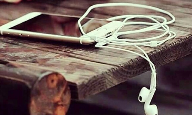 مؤلُم أنْ لُآ تٌعرفَ مآڏآ بْگ . . فَقطُ ملُلُ يَستٌۆطُنْ ڏآتٌگ ۆيَلُآڒٍمگ .. حٍيَثْ لُيَس لُدِيَگ رغبْةّ بْفَعلُ أيَ شُيَ . . سۆﮯ " آلُصٍمتٌ