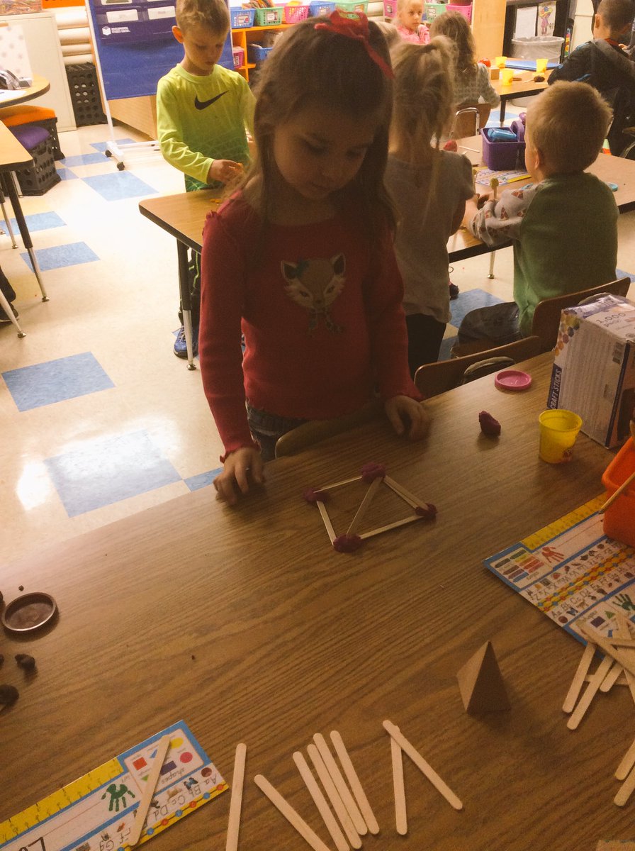 CassondraFrom's tweet photo. Kindergarteners are making their own 3D shapes out of play doh and craft sticks. #essdexcels https://t.co/wJ7CaNUQtR