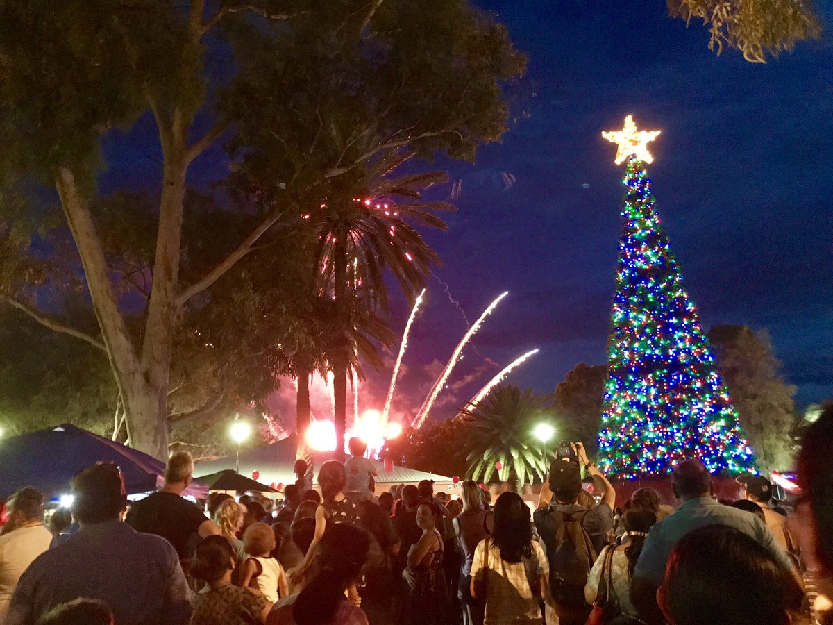 GemtreeP's tweet image. Lighting up the Christmas tree in Alice Springs tonight - beautiful! @damienjryan @VisitCentralAus  #RedCentreNT