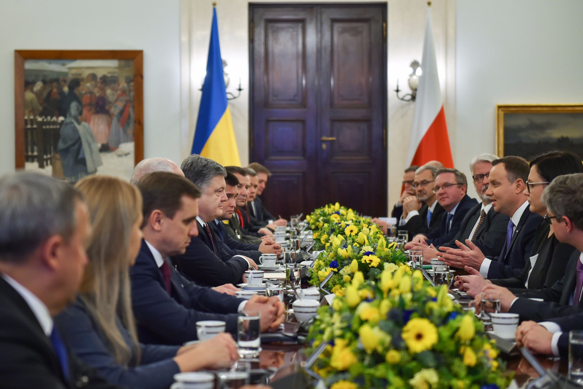 Cyq7rkMXgAEma_V.jpg:large