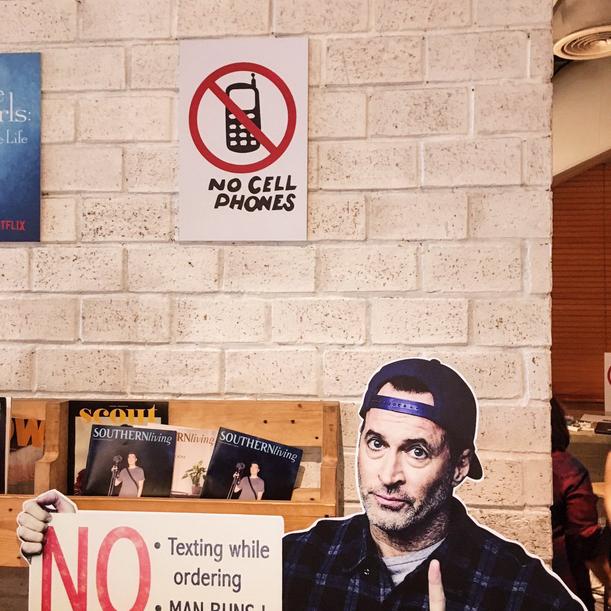 kyIiedeejay's tweet photo. Here I am holding a cup of (steaming hot, ouch!) coffee like I would a cellphone.

#gilmoregirls
#lukesdiner
#ooober https://t.co/vyrVUM8Oaf