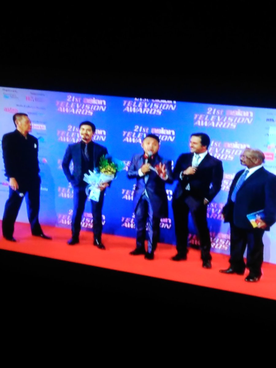 emmayeppo82's tweet photo. Oh My, both of my fav man in same stage. @Bakizainal #brontpalare u guys so handsome.
#21stASIANTELEVISIONAWARD2016 https://t.co/ABVPAMmhsd