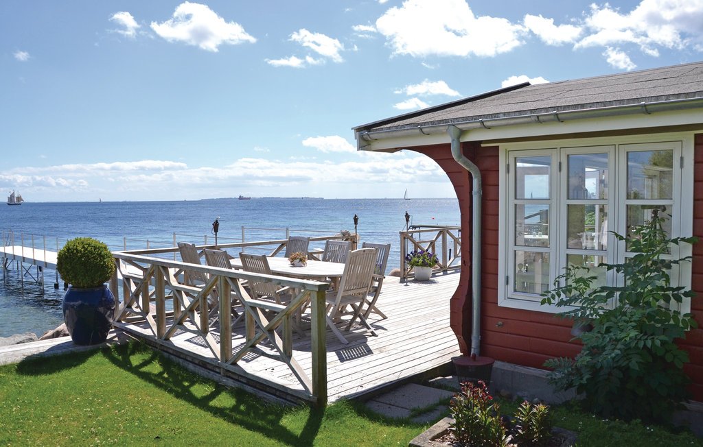 Dichterbij het water kan bijna niet! #Denemarken #vakantiehuis ow.ly/ZDlu306CkSQ