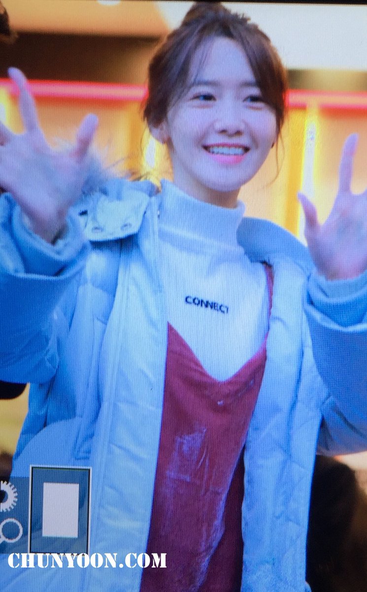 [PIC][02-12-2016]YoonA tham dự sự kiện Fansign "Love & Thanks Festival!" của thương hiệu H:CONNECT tại Gangnam Flagship Store vào chiều nay - Page 4 CyqCynkUUAAK1eg
