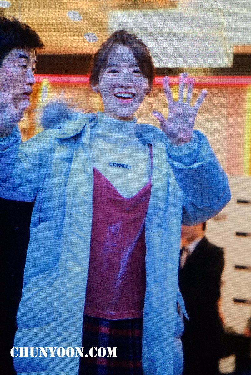[PIC][02-12-2016]YoonA tham dự sự kiện Fansign "Love & Thanks Festival!" của thương hiệu H:CONNECT tại Gangnam Flagship Store vào chiều nay - Page 4 CyqCynlUcAAa4_9