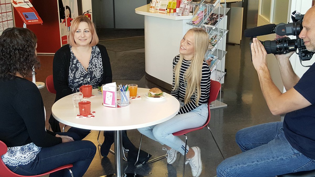 alaston musta kaunottaret