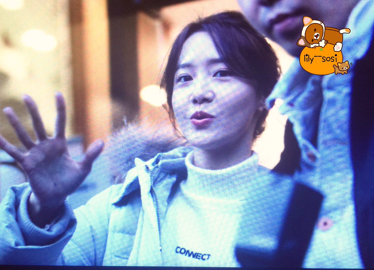 [PIC][02-12-2016]YoonA tham dự sự kiện Fansign "Love & Thanks Festival!" của thương hiệu H:CONNECT tại Gangnam Flagship Store vào chiều nay CyqFJ1PVIAAiVEU