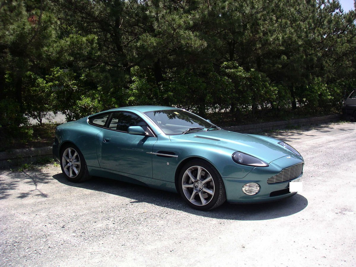 絲山秋子 スモールトーク 05年 雑誌naviの連載で小説を書くために試乗した広報車の一部です アストンマーチン ヴァンキッシュ ｔｖｒ タスカン クライスラー クロスファイア サーブ 9 3カブリオレ でも 併録のカローラバンのエッセイの方が評判