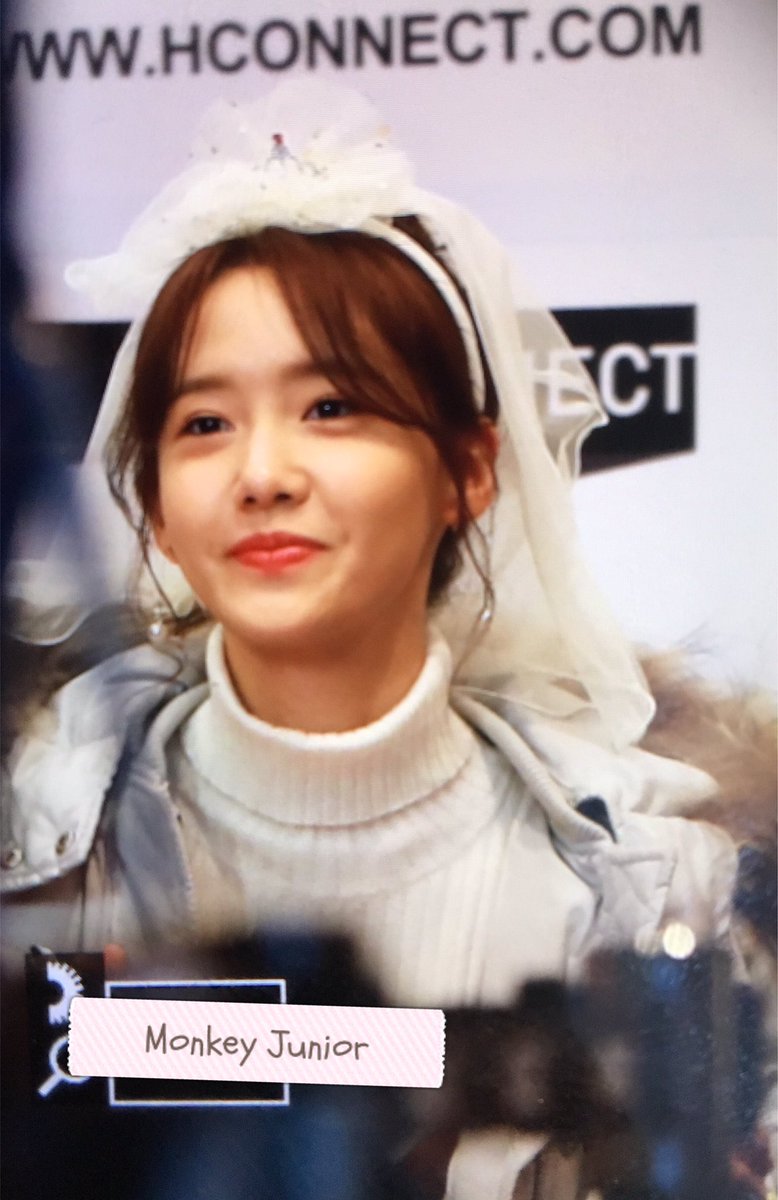 [PIC][02-12-2016]YoonA tham dự sự kiện Fansign "Love & Thanks Festival!" của thương hiệu H:CONNECT tại Gangnam Flagship Store vào chiều nay CyqG3-pUUAEYjQq