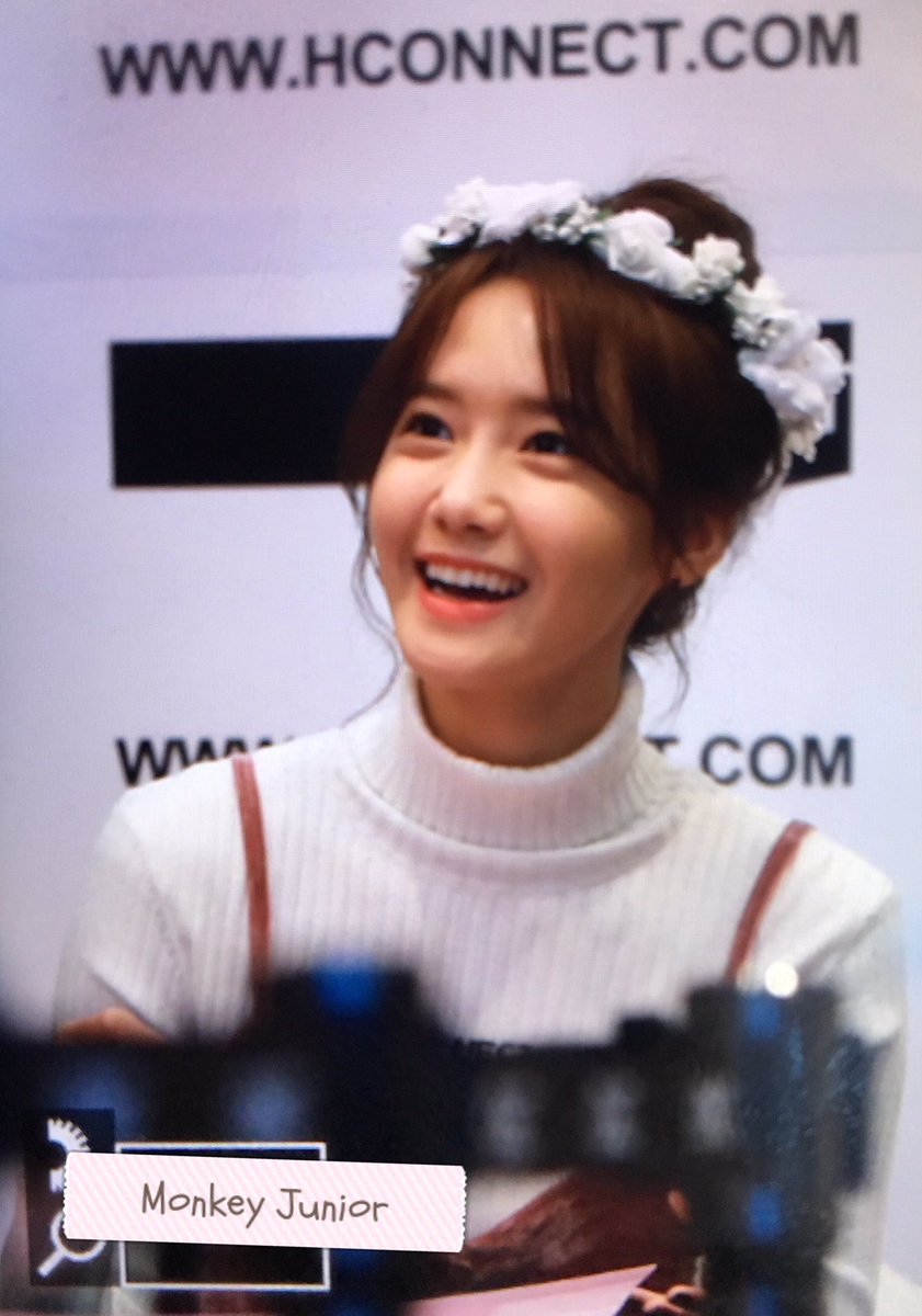 [PIC][02-12-2016]YoonA tham dự sự kiện Fansign "Love & Thanks Festival!" của thương hiệu H:CONNECT tại Gangnam Flagship Store vào chiều nay CyqG70mUsAE5e0M