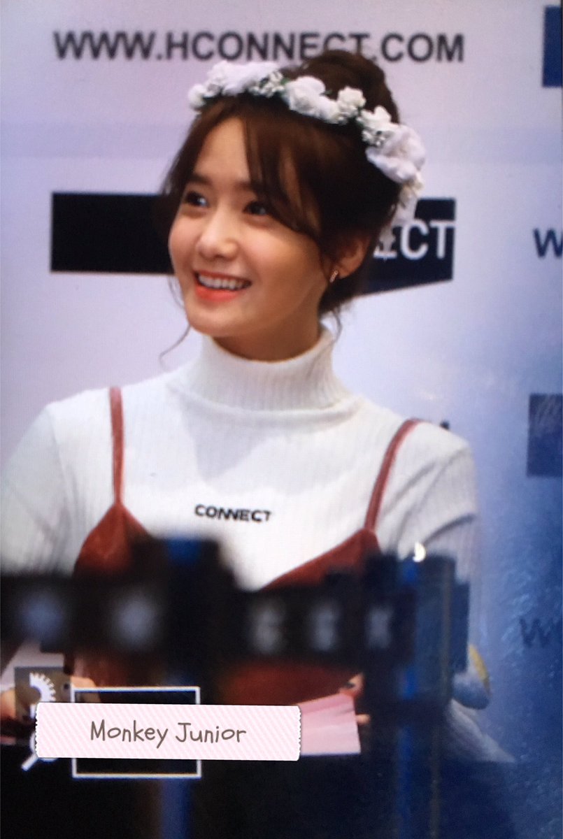 [PIC][02-12-2016]YoonA tham dự sự kiện Fansign "Love & Thanks Festival!" của thương hiệu H:CONNECT tại Gangnam Flagship Store vào chiều nay CyqG70nUkAAPXtA