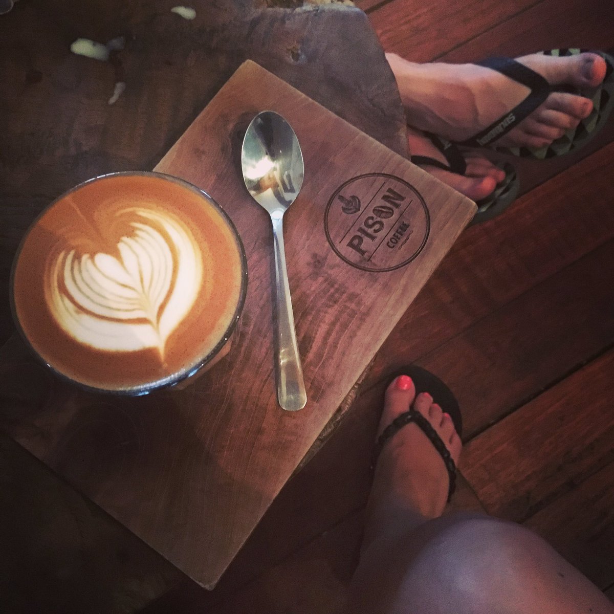 JodiLeeLaverty's tweet photo. Escaping the rain... #pisoncoffee #bali https://t.co/evYYfwI0pP