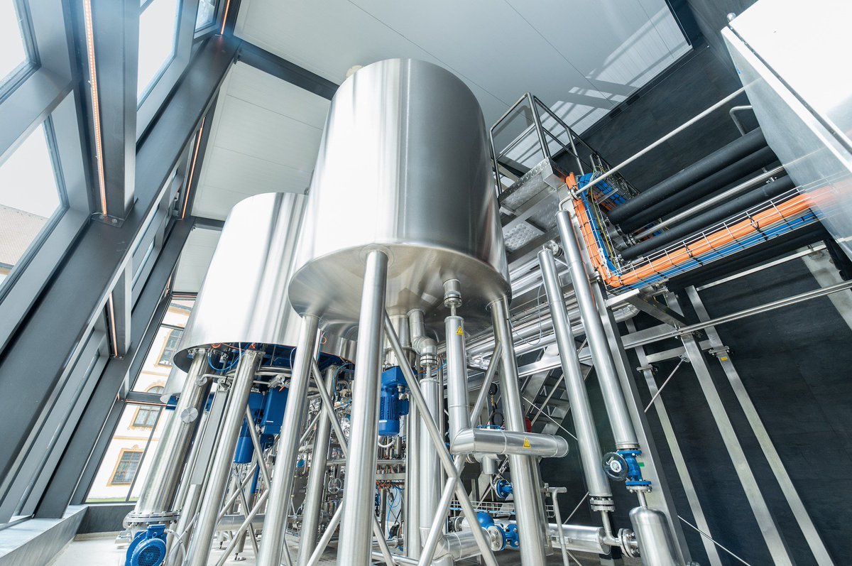 KronesAG's tweet image. What a stunning view on our gigantic #MicroCube ! 💎 Have a nice weekend everyone! #GermanBlingBling #kronesag #krones