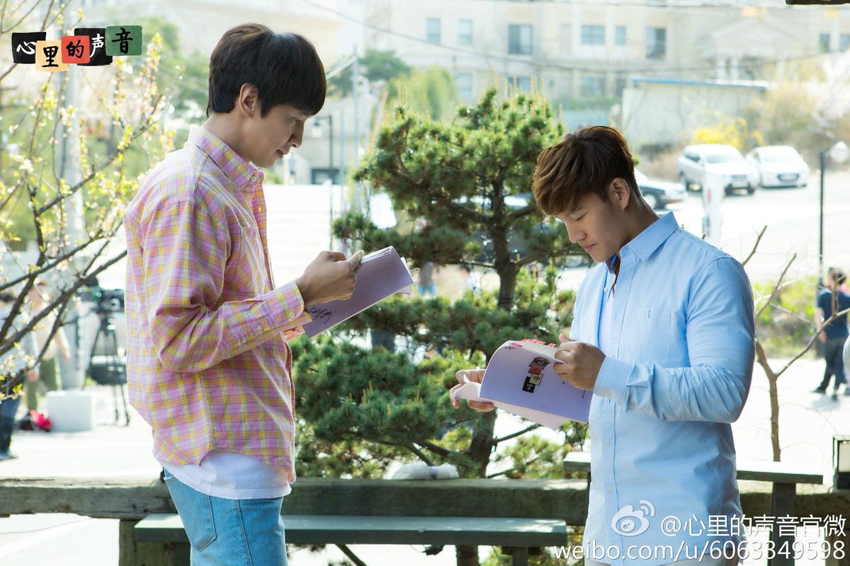 [PIC] Kim Jong Kook and Lee Kwang Soo reading script for web drama 'The Sound of Your Heart' (Cr 心里的声音官微 weibo) #김종국 #이광수 #마음의소리