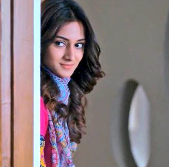 Zoya40682805's tweet photo. Such a cute scene sona 😊😍
Loved it 💕💄
#KRPKAB #DevAkshi @IamEJF @KRPKABTeam @KuchRangPyarKAB #KuchRangPyarKeAiseBhi https://t.co/LTrqDVCkME