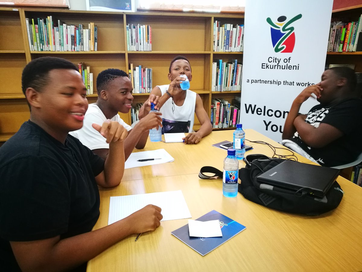 Geekulcha's tweet photo. The group's have been formed and are now brainstorming ideas on how to make Ekurhuleni a Digitally Connected City #Learnerthon https://t.co/cTbh1LGl5G