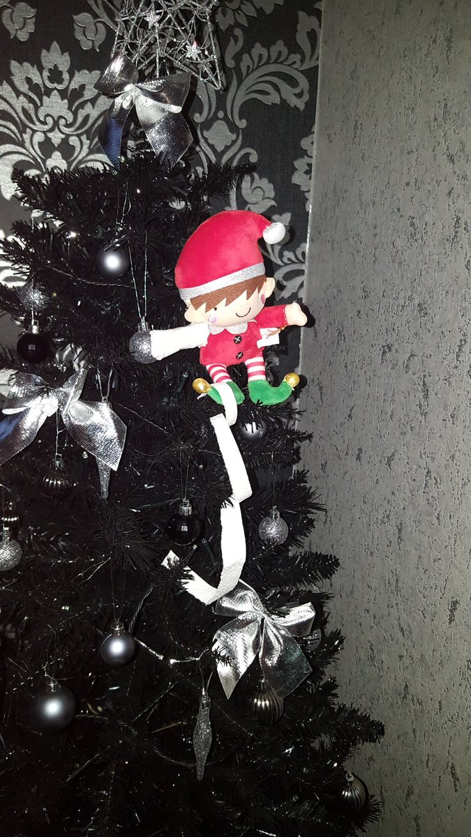 knutzp's tweet photo. Poor myas #elfonashelf 😂😂 https://t.co/KWJrYEyE0x
