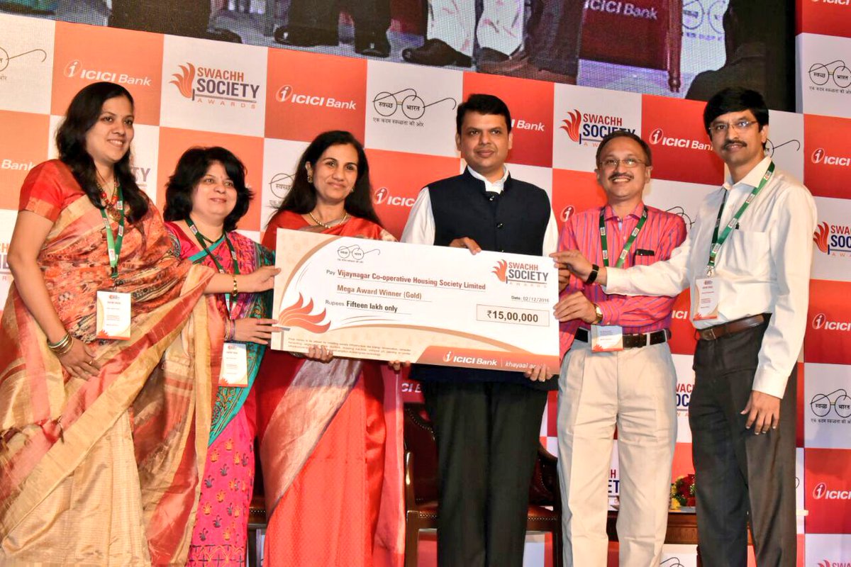 CM <a href="/Dev_Fadnavis/">Devendra Fadnavis</a> presents <a href="/ICICIBank/">ICICI Bank</a> Swachh Society Awards  in Mumbai in presence of Chanda Kochhar.
<a href="/CKforCleanIndia/">Chanda_SwachhBharat</a>