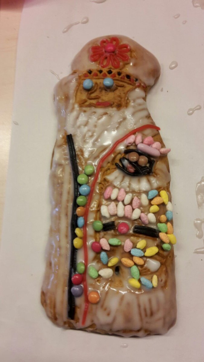 obsdebongerd's tweet photo. Afgelopen woensdag: heel de Bongerd bakt! Taaitaaipoppen versieren in 7/8! #sinterklaas #Odijk @obsdebongerd #Wereldkidz https://t.co/C5wuBsNjrU