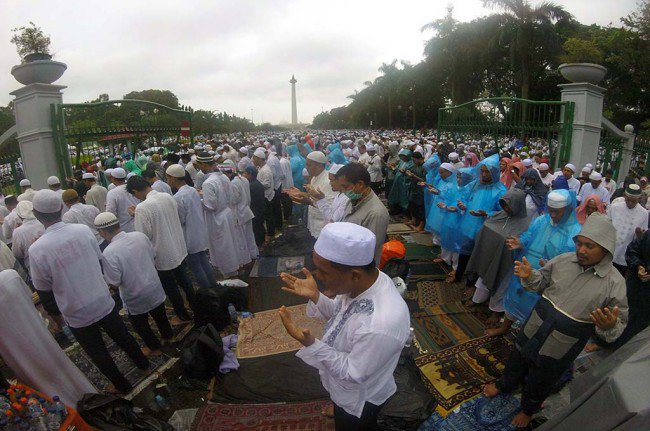 Salut RT"<a href="/Metro_TV/">METRO TV</a>: Aksi 212 Diklaim Demo Model Pancasila goo.gl/AXw3BC #SuperDamai212 "