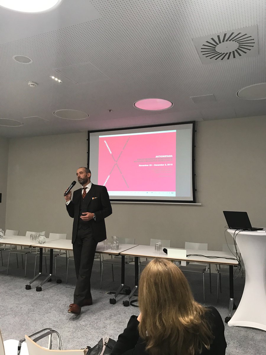 AktionstageFMD's tweet photo. #flucht16 @Alexander Ahrens, Oberbürgermeister Bautzen, eröffnet den letzten Tag der Aktionstage Flucht - Migration - Demokratie https://t.co/hGeOmRKf0x
