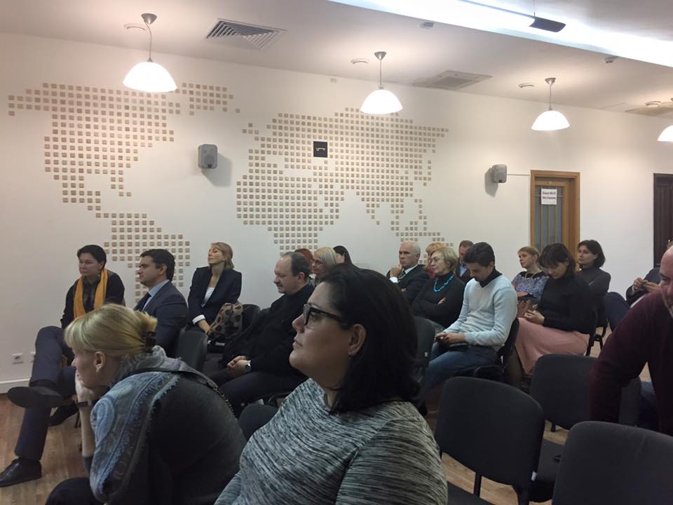 AspenUkraine's tweet photo. Члени Аспен-спільноти поспілкувалися із Семеном Глузманом https://t.co/tQlCSLi2u3 https://t.co/abg6stiGe0