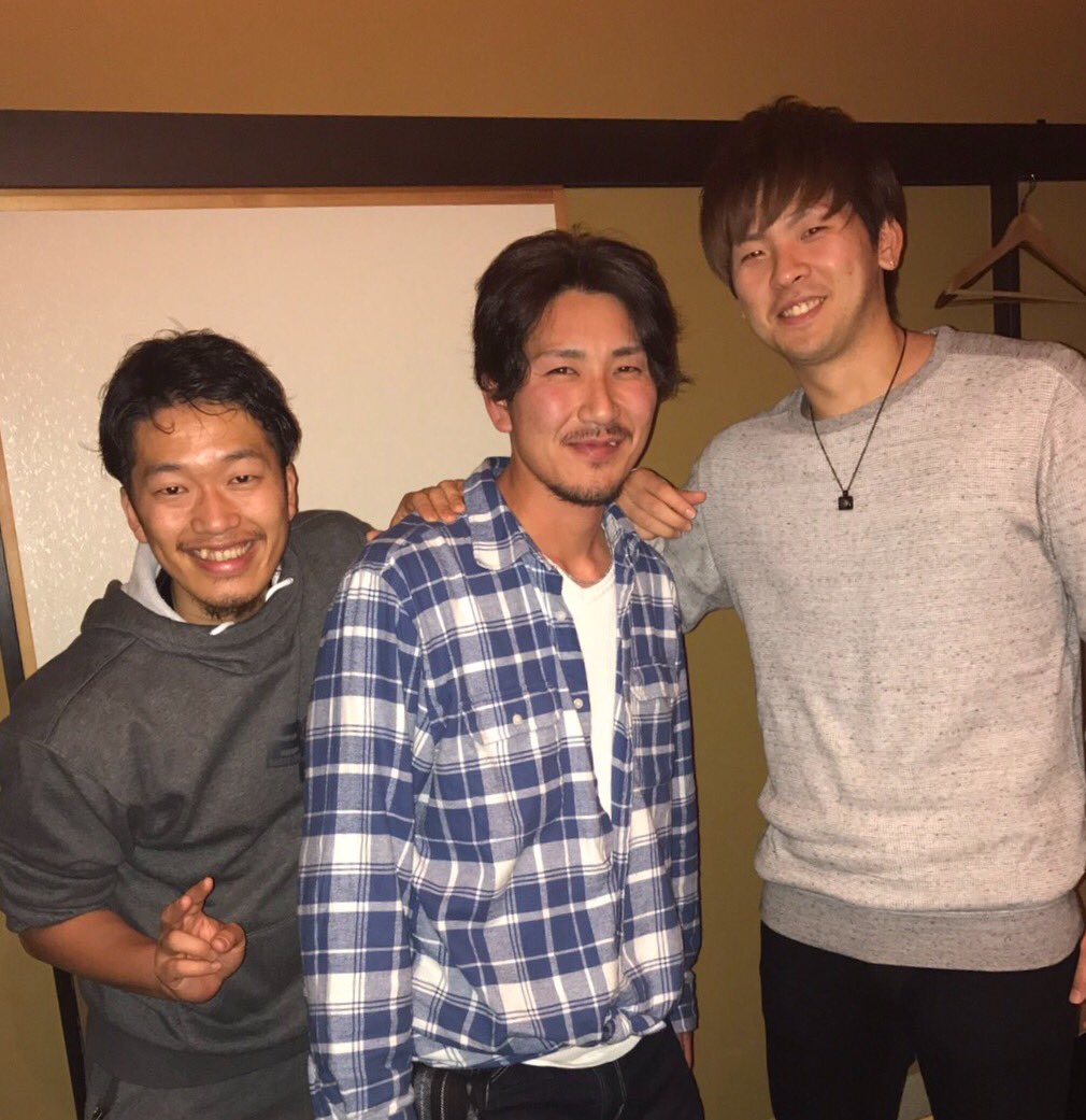 clmdreamin59's tweet photo. 昨日、千葉ジェッツの上ちん（上江田）と元ロッテ、コンディショニング、現千葉ジェッツ、ストレングスコーチの我樹丸と食事に行きました。

千葉ジェッツ絶好調！！

上ちん、我樹丸、4日行くからね〜！！

千葉ジェッツも応援よろしくお願いします。

俺ももっと頑張る！！ https://t.co/9DDYqNjKTQ