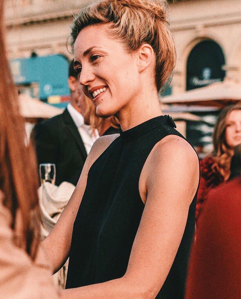 masbrocophine's tweet photo. I doubt that I can live without this two beautiful women. Look at them♥ #masbro https://t.co/gjk6eiAlFF