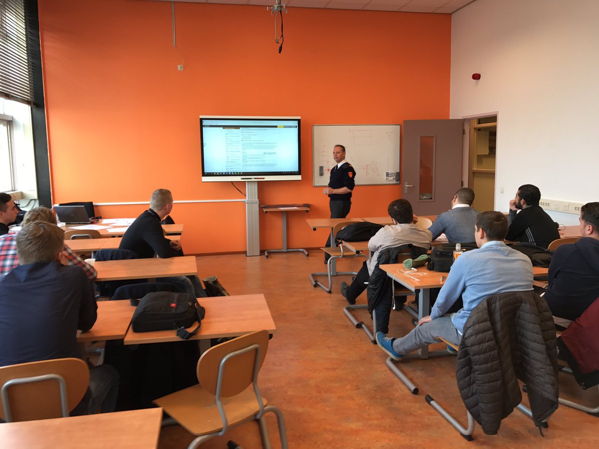 brwdko's tweet photo. Laatste dag lesgeven aan het @zadkine college Rotterdam @RB_VRR vandaag: #compartimentering https://t.co/HKBJl36Gio