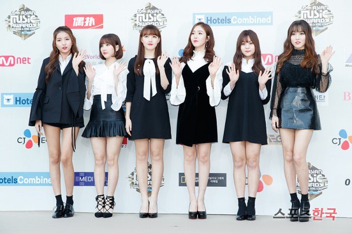 yujuchu's tweet photo. [PRESS] 161202 #GFRIEND at MAMA Red Carpet https://t.co/D5EWQIhWbx