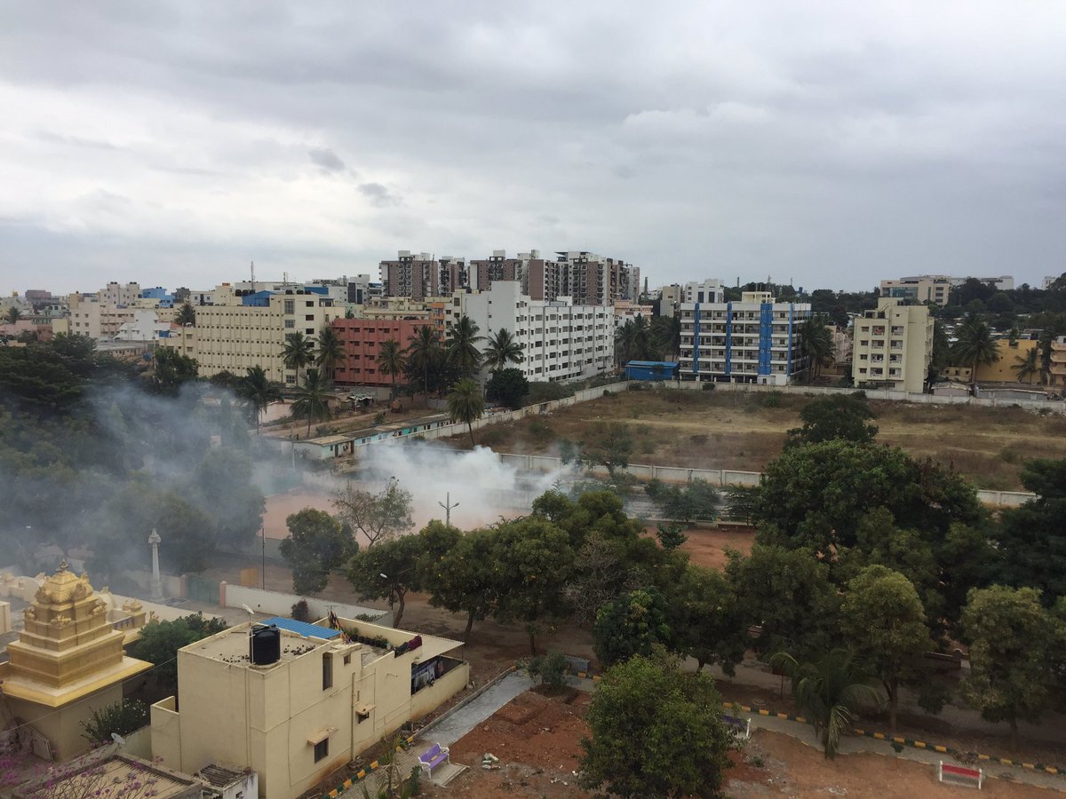 book_of_aprilng's tweet photo. @BBMPCOMM1@Bangaloremirror garbage burnt daily on side of road,causing health hazards in Doddathogur,Electronic city-1.#StopBurningGarbage https://t.co/xU2B5nXrBR